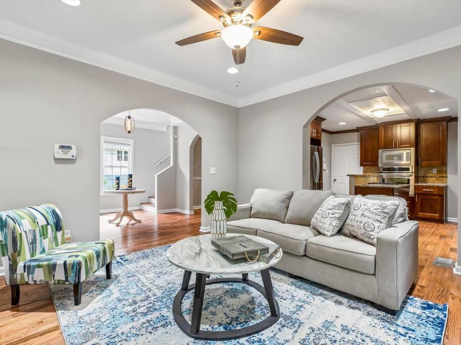 أتلانتا Gorgeous East Village Home Near Downtown Sleeps 12 5 Bedrooms Coffee Bbq Ac Parking المظهر الخارجي الصورة