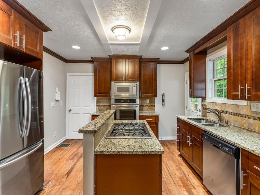 أتلانتا Gorgeous East Village Home Near Downtown Sleeps 12 5 Bedrooms Coffee Bbq Ac Parking المظهر الخارجي الصورة